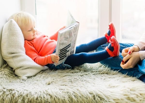 Toddler reading book 1257105 600x426