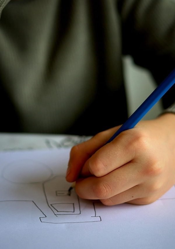 Zo help je je kind met Nederlands leren in het buitenland